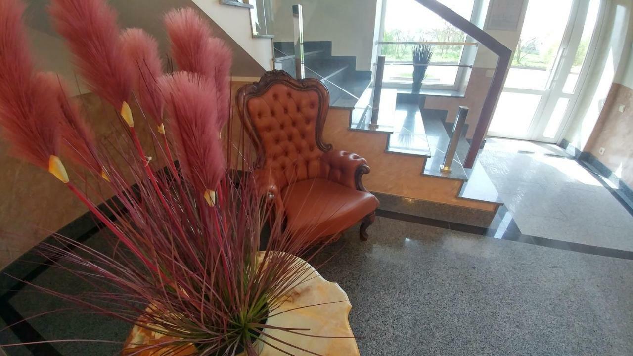 Hotel Meridian Brody Eksteriør bilde